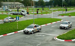 Công an TP Hà Nội hướng dẫn sang tên xe online - Ảnh 2.