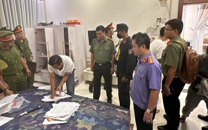 Xử lý nhóm nam nữ trẻ tuổi lái xe độ pô, tháo biển, không đội mũ bảo hiểm- Ảnh 2.
