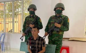 Bắt quả tang đối tượng vận chuyển 80.000 USD qua biên giới- Ảnh 1.