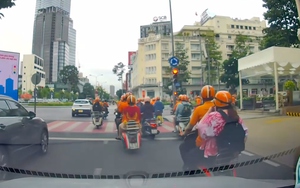 Bắt nhóm nam, nữ đánh nhau náo loạn tại khu công nghiệp - Ảnh 4.