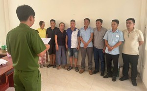 Tạm giữ hình sự 2 đối tượng dí súng vào đầu chủ quán bida dọa bắn - Ảnh 1.