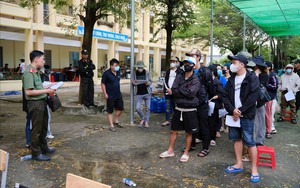 Triệt phá sới bạc dưới vỏ bọc ga ra sửa xe ô tô- Ảnh 2.