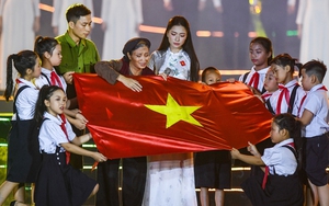 Tiền đạo Văn Toàn khoe vừa "đập hộp" chiếc điện thoại đắt đỏ, danh tính người thanh toán gây bất ngờ - Ảnh 5.