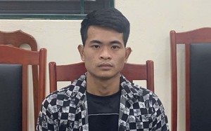 Đi đổ rác, người đàn ông bất ngờ phát hiện vật nguy hiểm vội báo và giao nộp cho công an - Ảnh 3.