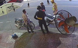 Lâm Đồng: Con rể bị kiểm tra, ba vợ xúc phạm rồi cầm dao đe dọa Cảnh sát Giao thông - Ảnh 2.