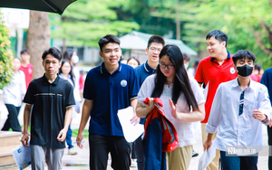 Hàng trăm phụ huynh cho con nghỉ học để phản đối sáp nhập trường- Ảnh 4.