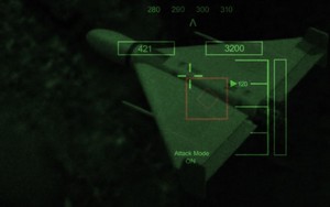 Khoảnh khắc “Thợ săn đêm” Mi-28NM nhả đạn, bắn hạ UAV cảm tử khổng lồ của Kiev - Ảnh 2.