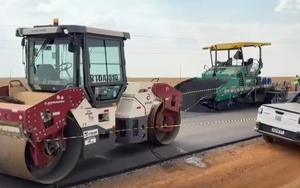 Bị bắt quả tang quay lén dưới váy phụ nữ, tên biến thái nhảy khỏi tầng 4 - Ảnh 2.