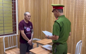 Khởi tố nhóm bảo vệ dùng gậy đánh tài xế xe ôm đang đón bệnh nhân ở bệnh viện - Ảnh 3.