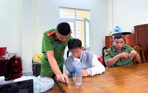 Tạm giữ hình sự gã xe ôm "ngựa quen đường cũ" môi giới mại dâm cho U60 - Ảnh 2.