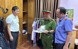 Lừa tiền "chạy án", nam ca sĩ lĩnh 13 năm tù- Ảnh 2.