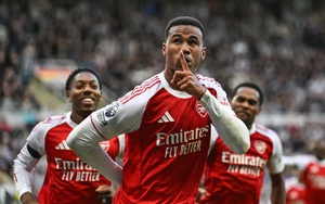 Xô xát nổ ra sau tiếng còi mãn cuộc trận Arsenal thắng Newcastle - Ảnh 2.