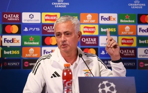 CĐV thích thú khi Kante "phớt lờ" Ronaldo - Ảnh 2.