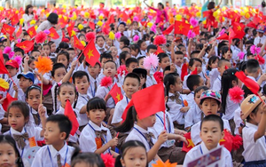 Năm học mới 2025-2026, thắp sáng tương lai cho những trẻ em kém may mắn - Ảnh 13.