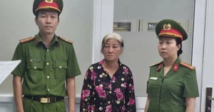 Tạm giữ h&igrave;nh sự đối tượng "trẻ tr&acirc;u" lao xe &ldquo;th&ocirc;ng chốt&rdquo; khiến CSGT bị thương - Ảnh 6.