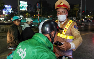 Tạm giữ h&igrave;nh sự cai thầu trả lương cho c&ocirc;ng nh&acirc;n bằng ma t&uacute;y - Ảnh 4.