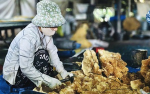 Làng bánh nổ Quảng Ngãi rộn ràng vào vụ Tết, đơn hàng tăng gấp ba- Ảnh 19.