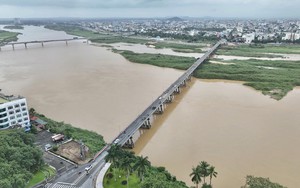 Đ&oacute;ng cầu Tr&agrave; Kh&uacute;c 1 từ 14 giờ ng&agrave;y 18/10, phương tiện qua s&ocirc;ng bằng c&aacute;ch n&agrave;o?- Ảnh 5.