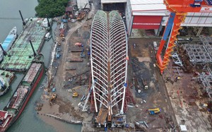 Khoảnh khắc lịch sử hợp long cầu đi bộ h&igrave;nh l&aacute; dừa nước bắc qua song S&agrave;i G&ograve;n - Ảnh 20.