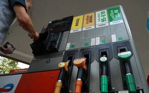 Iran tuy&ecirc;n bố sẵn s&agrave;ng "vừa chiến đấu vừa đ&agrave;m ph&aacute;n" với Mỹ - Ảnh 1.