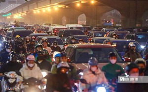 Đường phố H&agrave; Nội th&ecirc;nh thang ng&agrave;y đầu nghỉ Tết Nguy&ecirc;n đ&aacute;n - Ảnh 13.