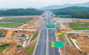 Cận cảnh c&acirc;y cầu thứ 7 bắc qua s&ocirc;ng Tr&agrave; Kh&uacute;c ở Quảng Ng&atilde;i - Ảnh 16.