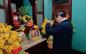 Thủ tướng thăm nguy&ecirc;n l&atilde;nh đạo Đảng, Nh&agrave; nước v&agrave; d&acirc;ng hương tưởng nhớ c&aacute;c đồng ch&iacute; cố l&atilde;nh đạo - Ảnh 10.