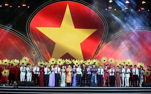 Hàng ngàn du khách đổ về “nóc nhà Nam bộ” dịp 30/4- Ảnh 14.