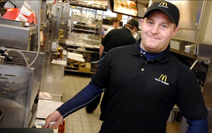 Tấm v&eacute; tr&uacute;ng số độc đắc v&agrave; bi kịch đến tận c&ugrave;ng của nữ triệu ph&uacute; bất đắc dĩ - Ảnh 2.