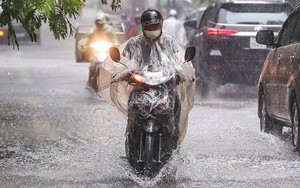 Miền Bắc mưa d&ocirc;ng diện rộng, nồm ẩm k&eacute;o d&agrave;i: Cảm gi&aacute;c &ldquo;r&eacute;t ngọt&rdquo; quay trở lại - Ảnh 2.