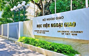 Thực hư vụ th&ocirc;ng tin học sinh &ldquo;liếm đất&rdquo; ở Ph&uacute; Thọ: Gi&aacute;o vi&ecirc;n ch&iacute;nh thức l&ecirc;n tiếng - Ảnh 4.