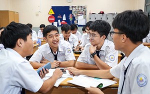 V&igrave; sao tiếng Anh tiếp tục l&agrave; m&ocirc;n thi thứ ba v&agrave;o lớp 10? - Ảnh 3.