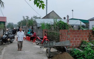X&oacute;t cảnh mẹ ngh&egrave;o rửa b&aacute;t, b&aacute;n khoai nu&ocirc;i 3 con t&acirc;m thần- Ảnh 4.