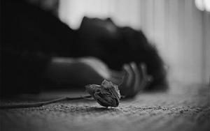 Dầu gội đầu bắt lửa, c&ocirc; g&aacute;i xinh đẹp bị bỏng nửa người v&agrave; c&aacute;i kết bất ngờ- Ảnh 3.