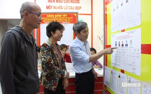 Xem bạn b&egrave; bầu cử tr&ecirc;n... ph&acirc;y - Ảnh 2.