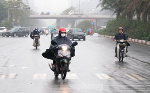 Xe đầu k&eacute;o lao xuống vệ đường bốc ch&aacute;y dữ dội tr&ecirc;n Quốc lộ 1, t&agrave;i xế tử vong tại chỗ - Ảnh 3.