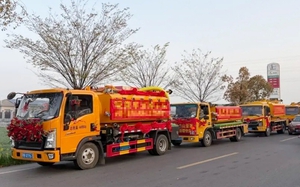 Ch&uacute; rể &ocirc;m nhầm "g&aacute;i lạ", c&ocirc; d&acirc;u c&oacute; phản ứng g&acirc;y x&ocirc;n xao - Ảnh 3.