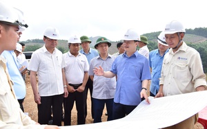 Chủ tịch UBND tỉnh Nghệ An: Sẽ xử l&yacute; mạnh c&aacute;c nh&agrave; thầu yếu k&eacute;m để đẩy nhanh giải ng&acirc;n vốn đầu tư c&ocirc;ng - Ảnh 4.