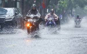 Không khí lạnh dồn dập tràn xuống, miền Bắc giảm nhiệt sâu, mưa dông kèm lốc sét - Ảnh 2.