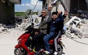 Tổng thống Zelensky sẵn s&agrave;ng gặp l&atilde;nh đạo mới của Hungary "bất cứ l&uacute;c n&agrave;o" - Ảnh 4.