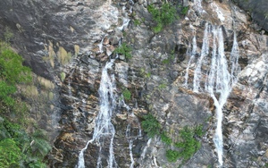 Từ m&oacute;n đồ chơi &ldquo;đốn tim&rdquo; Gen Z đến l&agrave;n s&oacute;ng quay lưng: V&igrave; sao t&uacute;i m&ugrave; Baby Three g&acirc;y tranh c&atilde;i dữ dội? - Ảnh 2.