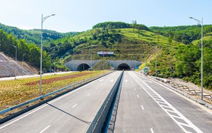Quảng Ng&atilde;i: C&ocirc;ng an v&agrave;o cuộc vụ tr&uacute;ng đất đấu gi&aacute; nhưng khi x&acirc;y nh&agrave; mới vỡ lẽ l&ocirc; đất kh&ocirc;ng c&oacute; thực- Ảnh 4.