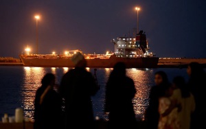 Giá dầu giảm mạnh khi Iran mở cửa Hormuz - Ảnh 6.