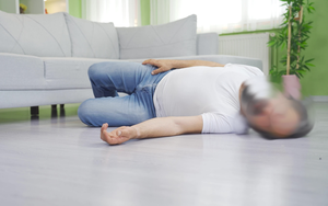 Đi tảo mộ, 3 người bị ong đốt phải đi cấp cứu gấp - Ảnh 2.