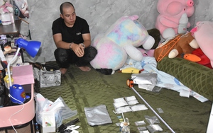 Điều tra nh&oacute;m thanh ni&ecirc;n mang &ldquo;s&uacute;ng&rdquo; v&agrave; dao truy s&aacute;t 2 người bị thương sau cuộc nhậu- Ảnh 2.