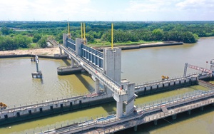 Thủ Thi&ecirc;m lộ diện &ldquo;khối tam gi&aacute;c th&eacute;p&rdquo; sau hơn 10 năm dang dở- Ảnh 8.