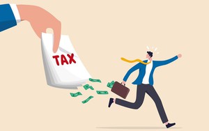 C&ocirc;ng an TP.HCM bắt giữ đối tượng nghi d&ugrave;ng s&uacute;ng cướp t&agrave;i sản  - Ảnh 2.