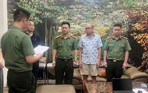 Người phụ nữ đi SH chửi tục, t&aacute;t li&ecirc;n tiếp t&agrave;i xế &ocirc; t&ocirc; giữa phố bị c&ocirc;ng an mời l&ecirc;n l&agrave;m việc- Ảnh 2.