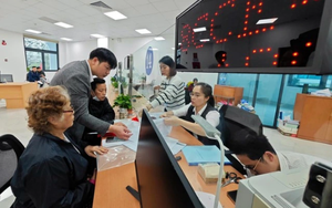 Kh&ocirc;ng kh&iacute; lạnh bất ngờ tr&agrave;n xuống miền Bắc, H&agrave; Nội chuyển mưa d&ocirc;ng dữ dội từ đ&ecirc;m mai (7/5) - Ảnh 4.