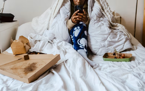D&aacute;n k&iacute;n miệng để ngủ đẹp hơn&rdquo;: Tr&agrave;o lưu sleepmaxxing của Gen Z khiến b&aacute;c sĩ lo ngại - Ảnh 4.